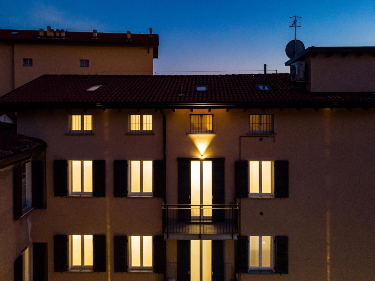 Spazio 77 - The House Of Travelers Como Exterior photo