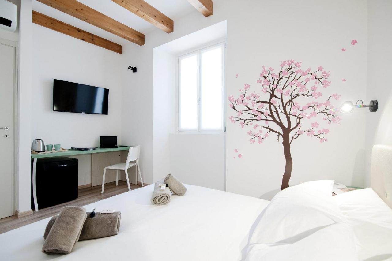 Spazio 77 - The House Of Travelers Como Exterior photo