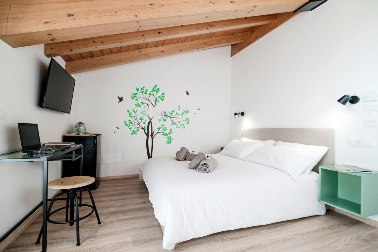 Spazio 77 - The House Of Travelers Como Exterior photo
