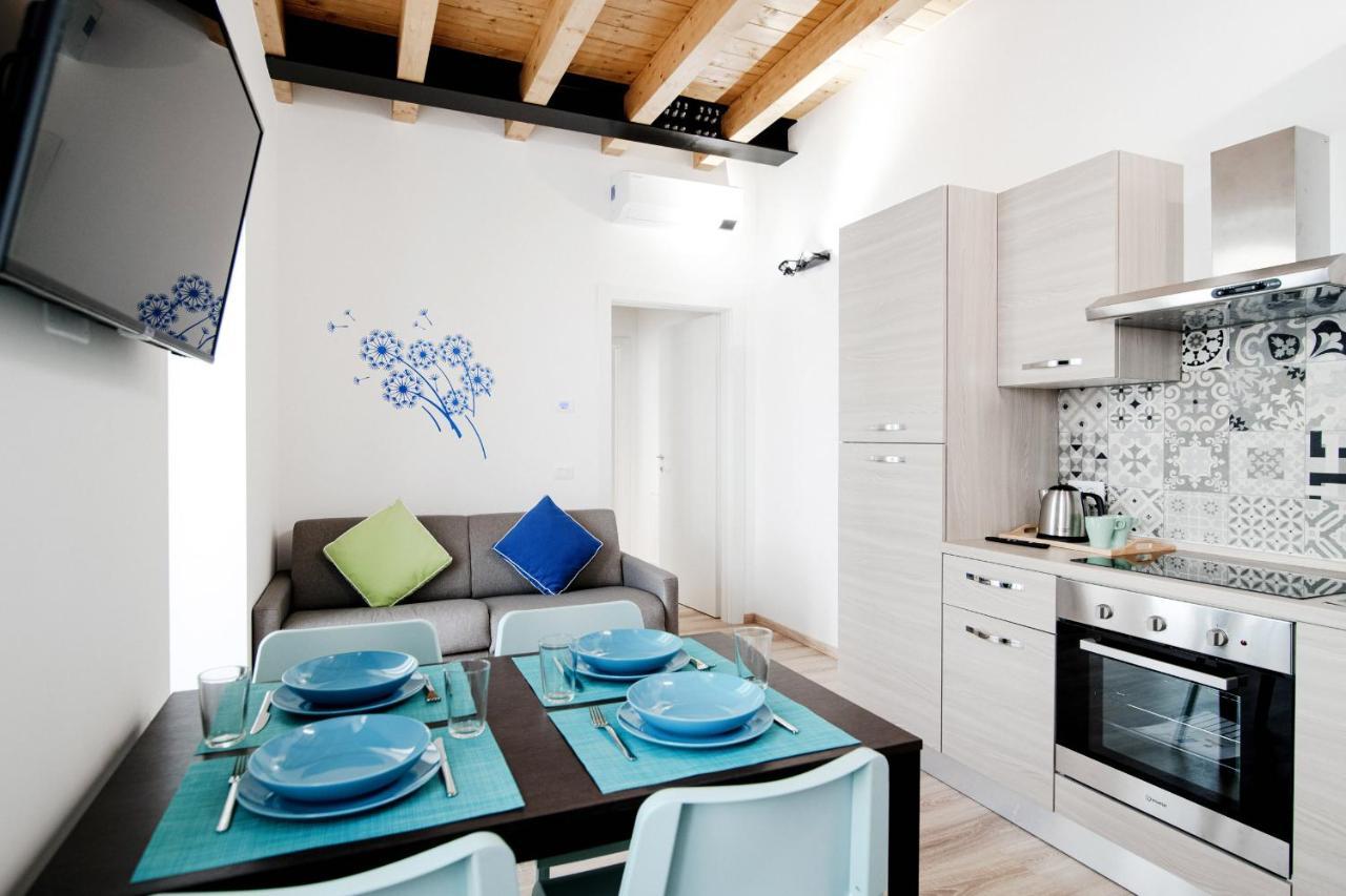 Spazio 77 - The House Of Travelers Como Exterior photo