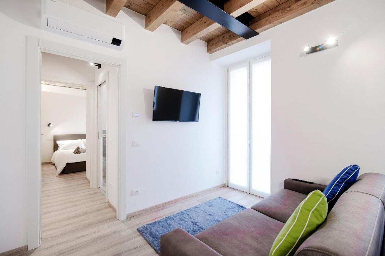 Spazio 77 - The House Of Travelers Como Exterior photo